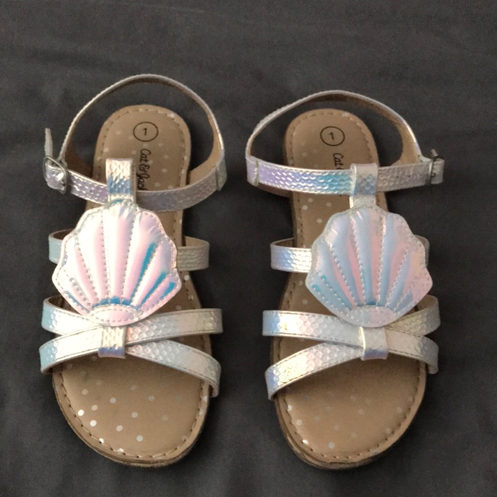 Girls pearl seashell strap sandal size 1